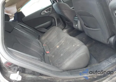 2015 Chrysler 200 Limited z USA, uszkodzony, nr VIN 1C3CCCAB9FN660964